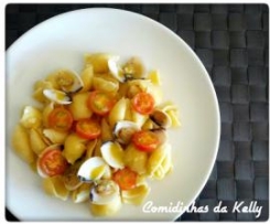 Búzios com amêijoas e tomate cereja