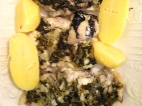 Peixe espada com ervas aromáticas