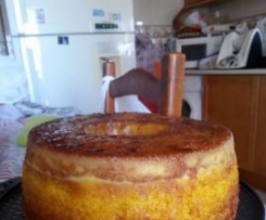 bolo de cenoura com pudim de ovos