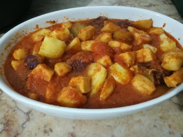Tiras de Pota Gisadas com Batatas