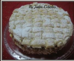 Bolo genoise recheado de ovos moles e cobertura de massa folhada