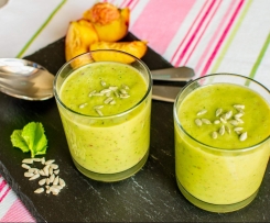 Sopa fria de pepino e pêssego