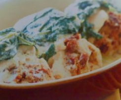 Bifinhos recheados de mozarella e tomate seco com molho de espinafres e iogurte