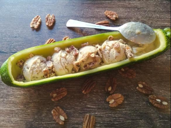 Gelado de Courgete com nozes, passas e rum