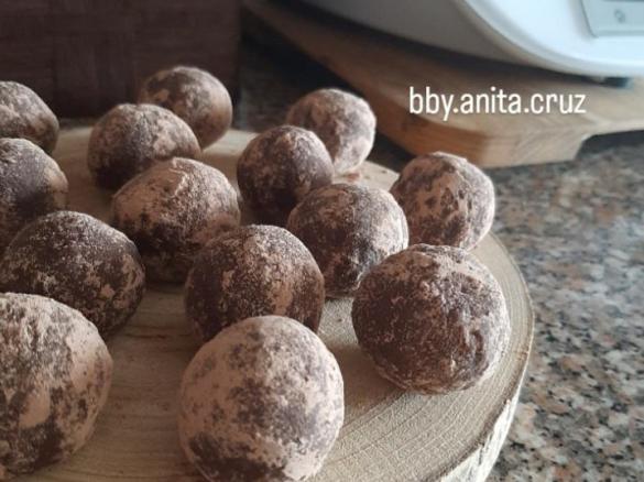 Trufas tâmaras, noz e chocolate