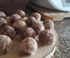 Trufas tâmaras, noz e chocolate