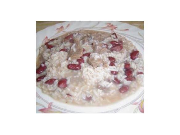 Carne guisada com arroz e feijão encarnado (á minha maneira)