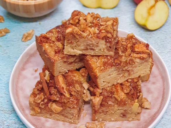 Bolo marmoreado de maçã e canela