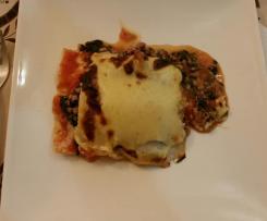 Lasanha de salsicha fresca e espinafrres