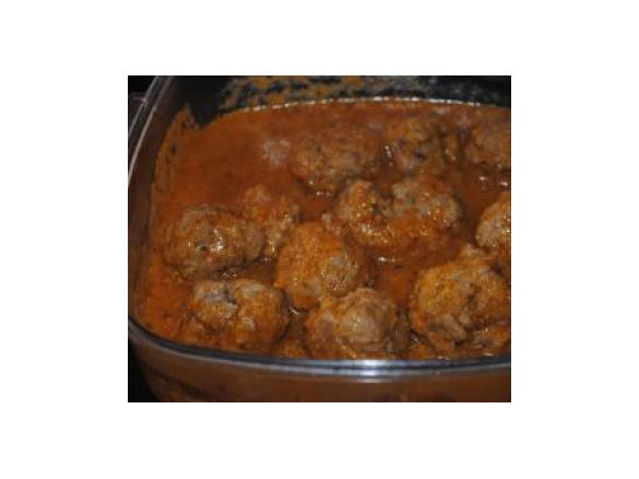 Almôndegas com molho de tomate