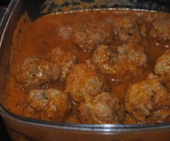Almôndegas com molho de tomate