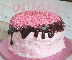 Bolo Napolitano, com recheio e cobertura de corneto de morango