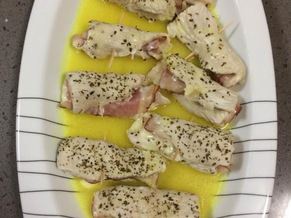 Bifinhos de peru ou frango enrolados