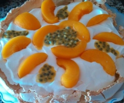 Pavlova de pêssego e macaruja