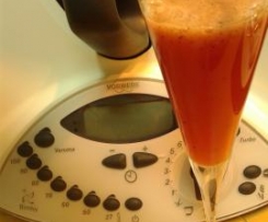 Sumo de laranja, maçã e frutos vermelhos