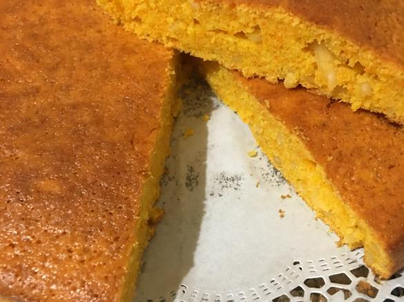 BOLO DE CENOURA COM LARANJA E AMÊNDOA