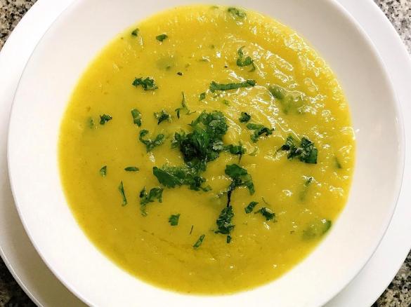 Creme de alho françês com ovos picados