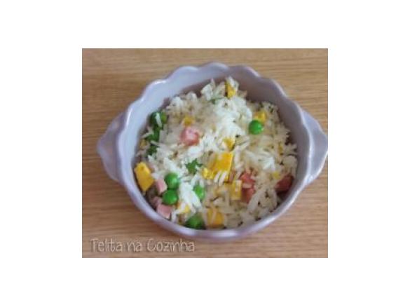 arroz primavera (arroz chau-chau, arroz chao-chao ou, ainda, arroz xau-xau)