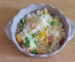 arroz primavera (arroz chau-chau, arroz chao-chao ou, ainda, arroz xau-xau)