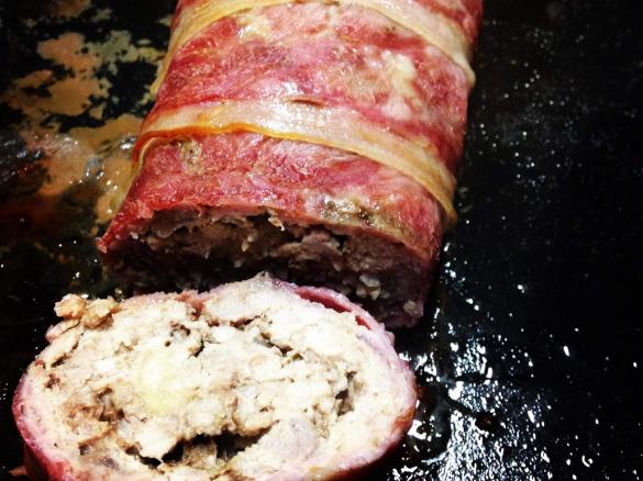 Rolo de carne recheado com tâmaras e nozes