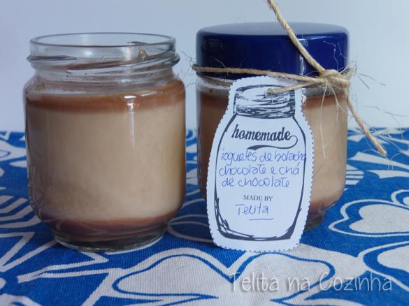 iogurtes com bolachas de chocolate e chá de chocolate