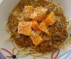 Abóbora com molho de tomate e amêndoa