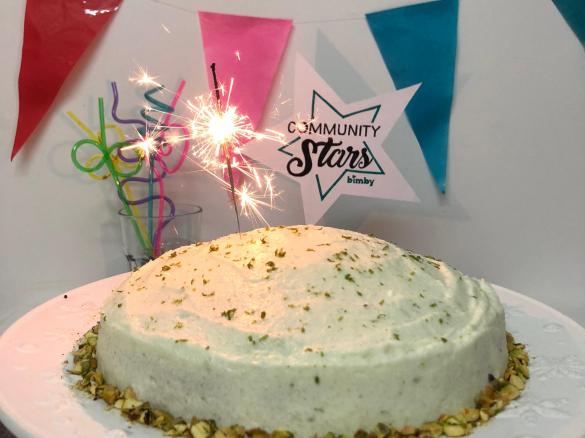 Bolo de amêndoa, pistácio e lima