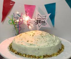 Bolo de amêndoa, pistácio e lima