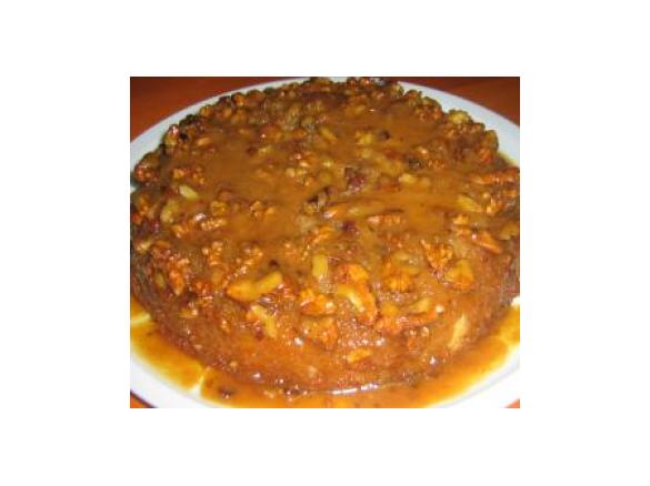 Bolo de caramelo e noz