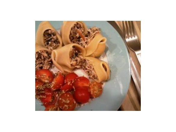 Conchas com Frango, Tomate Cherry e Portobello