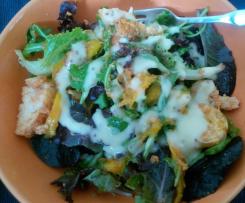 Salada de lagosta fingida com manga e maionese de lima