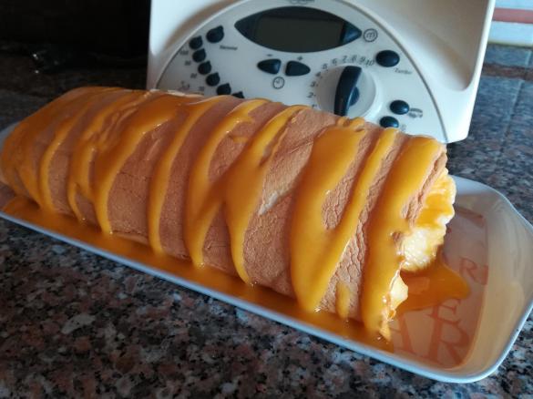 Torta de claras com doce de ovos