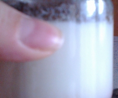 iogurtes de morango com raspas de chocolate