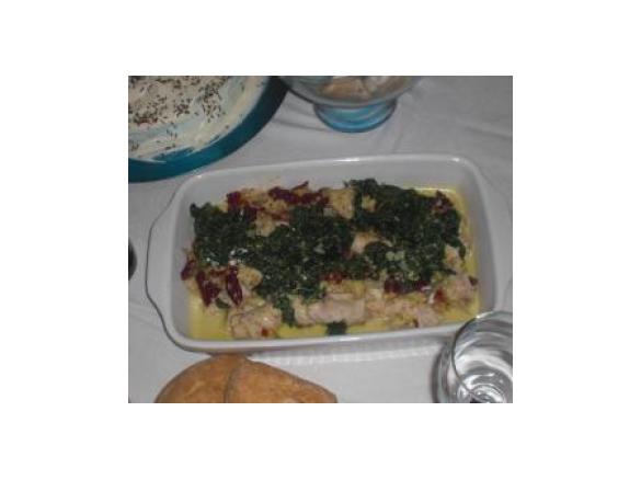 Bifes de peru recheados com tomate seco e Mozzarella com Molho de Espinafres