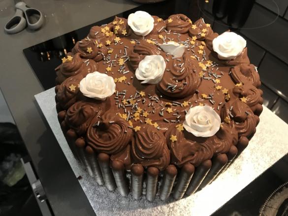 Bolo de Chocolate com Recheio de Nozes