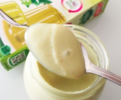 Iogurte com gelatina de chá verde e limão