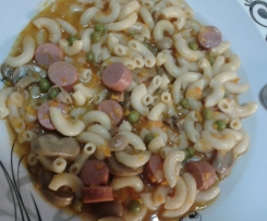 MACARRONETE DE SALSICHAS E COGUMELOS