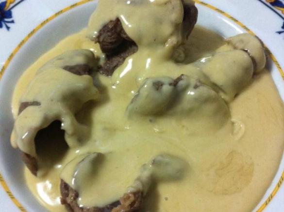 Bifes de vaca com natas