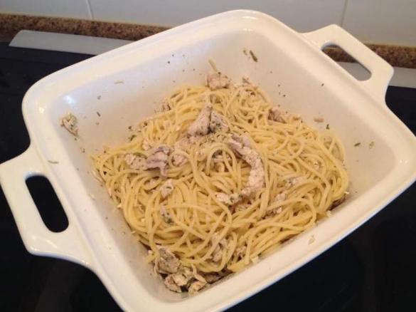  Espaguete com perú à Bulhão Pato