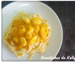 Fettuccine de pérolas do mar com molho mostarda