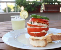 Tomate em camadas recheado com atum e ovo