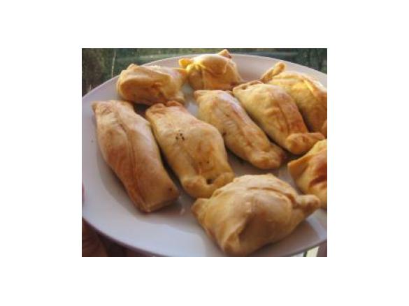 Pastéis de massa tenra (recheio de perú)