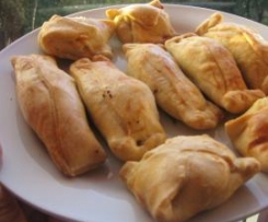 Pastéis de massa tenra (recheio de perú)