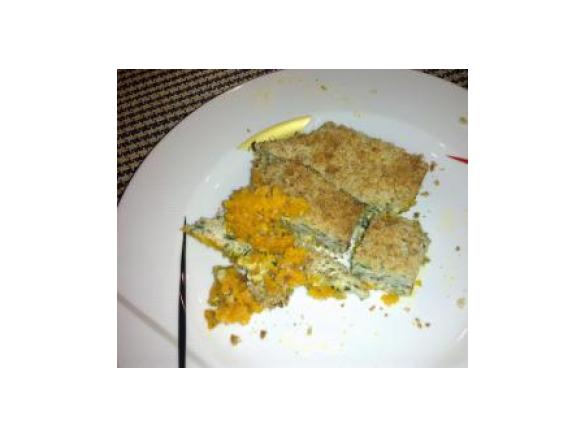 Frango no forno com espinafres em cama de puré de Cenoura