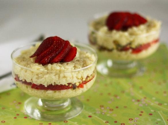 Risotto doce com morangos, pistachos e limoncello