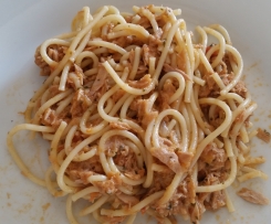 Esparguete com atum e coentros