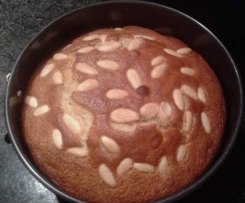 Bolo de claras com coco e amêndoa 