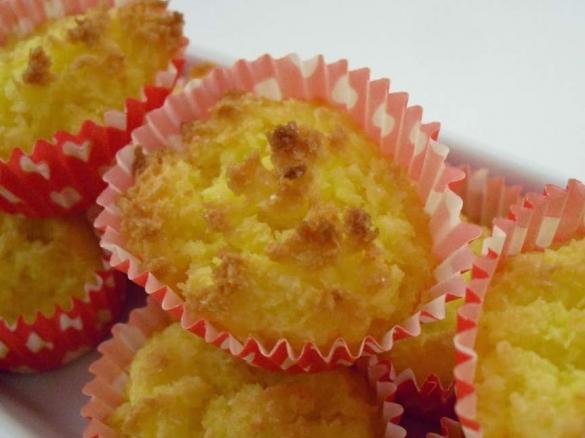 Bolos de côco com laranja