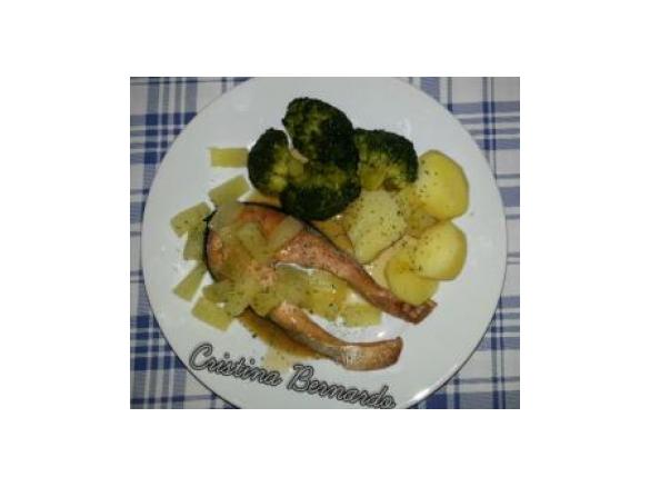 Salmão agridoce com ananás