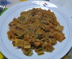 Atum com massa e orégãos